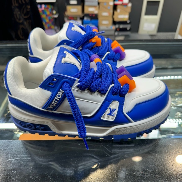 Louis Vuitton sneakers size-8.5US - Picture 3 of 5